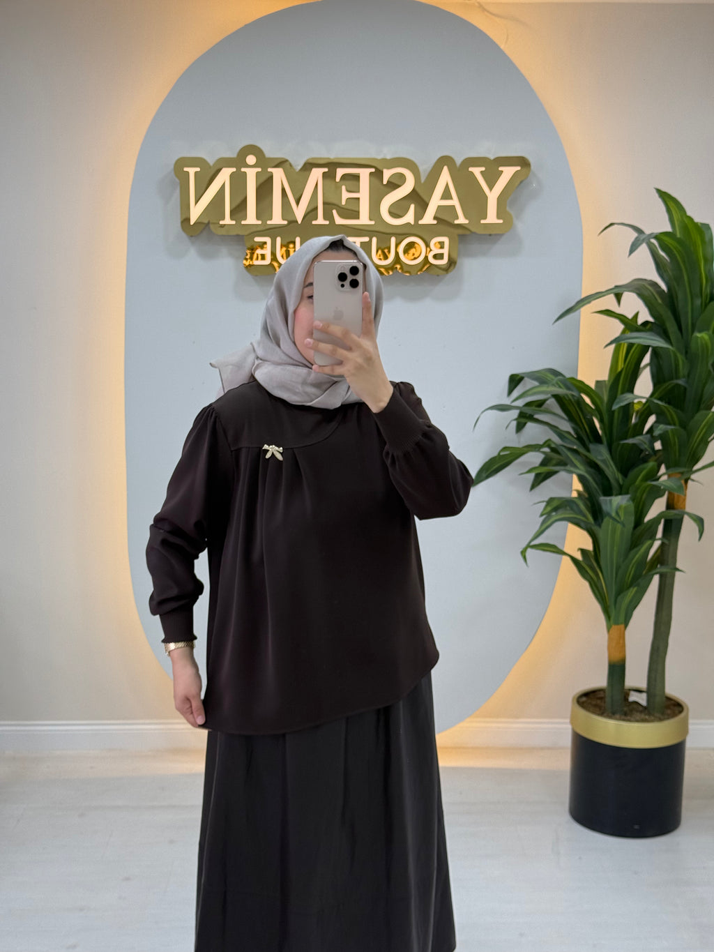 GHİSA MARKA YAKASI BROŞLU BLUZ