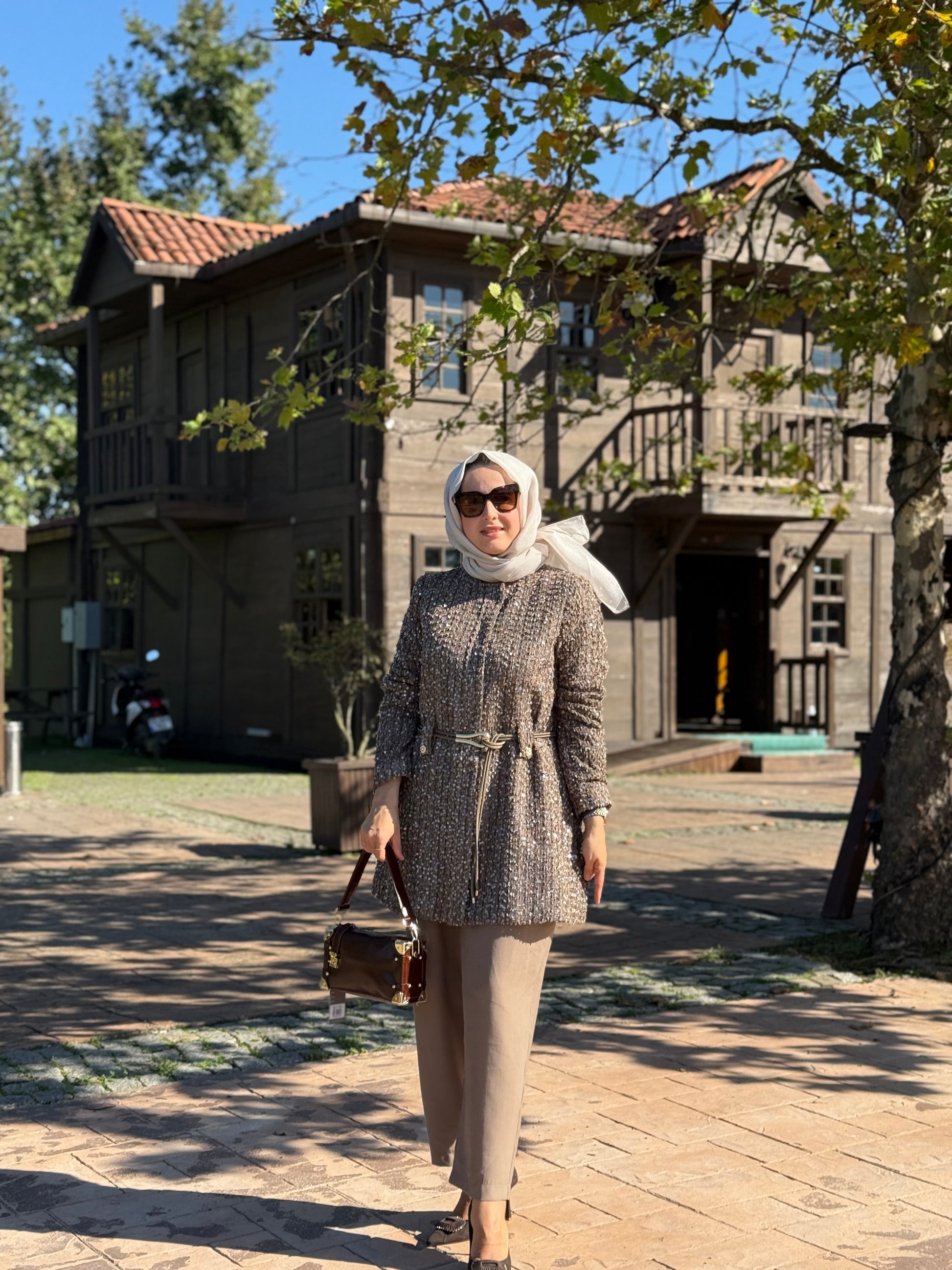 GHİSA MARKA PAYETLİ TAKIM