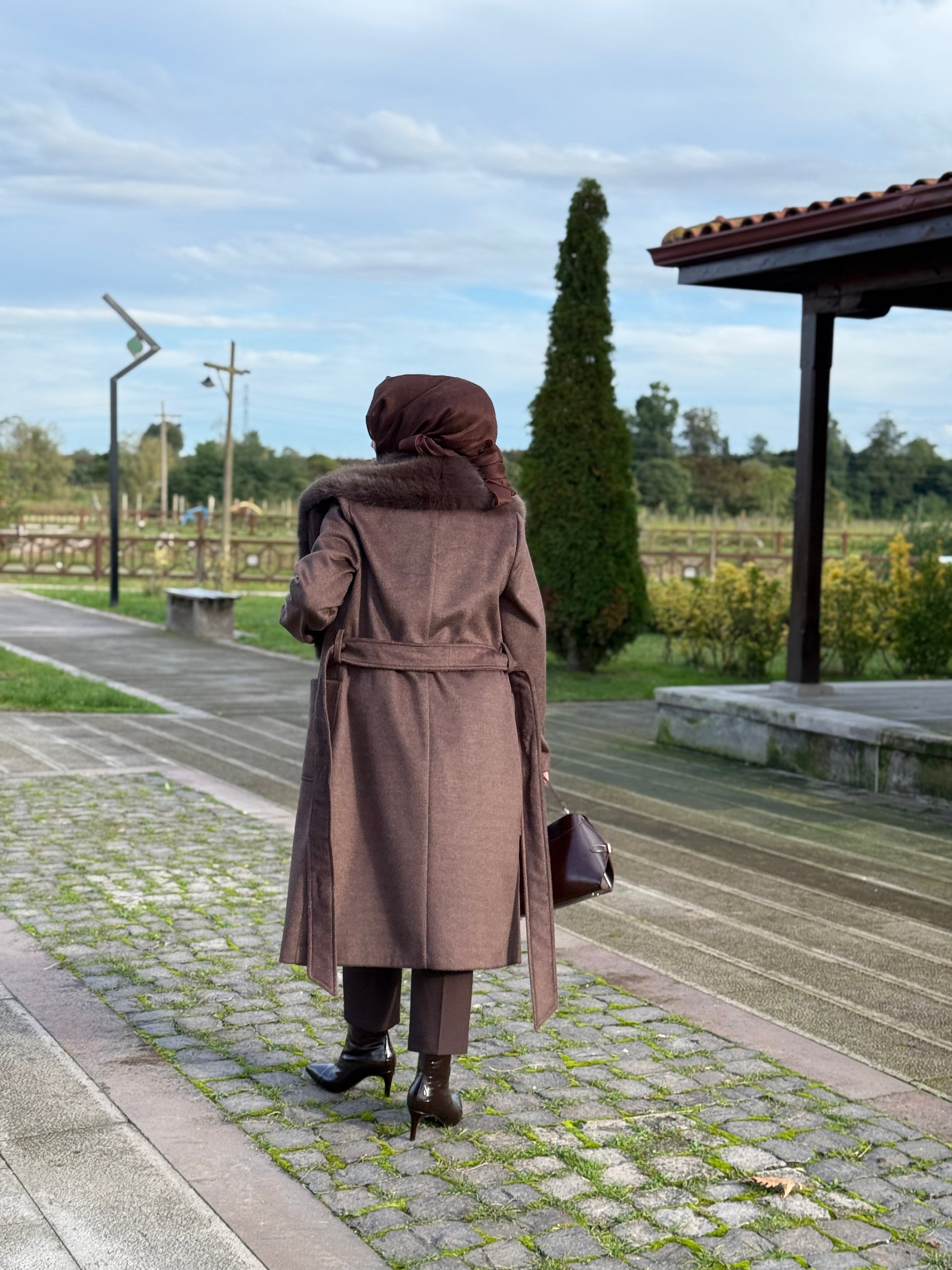 EKOL MARKA YAKASI KÜRKLÜ KAŞE KABAN