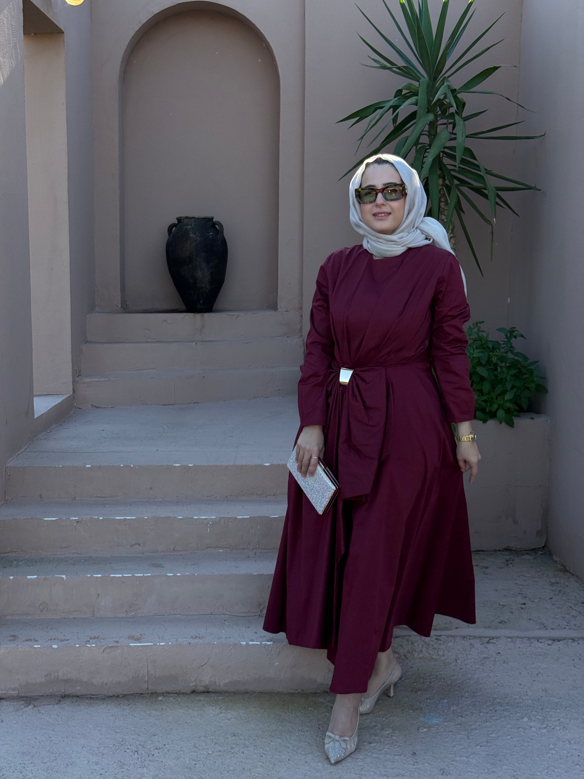 VUU  MARKA BORDO RENK GOLD AKSESUARLI ELBİSE