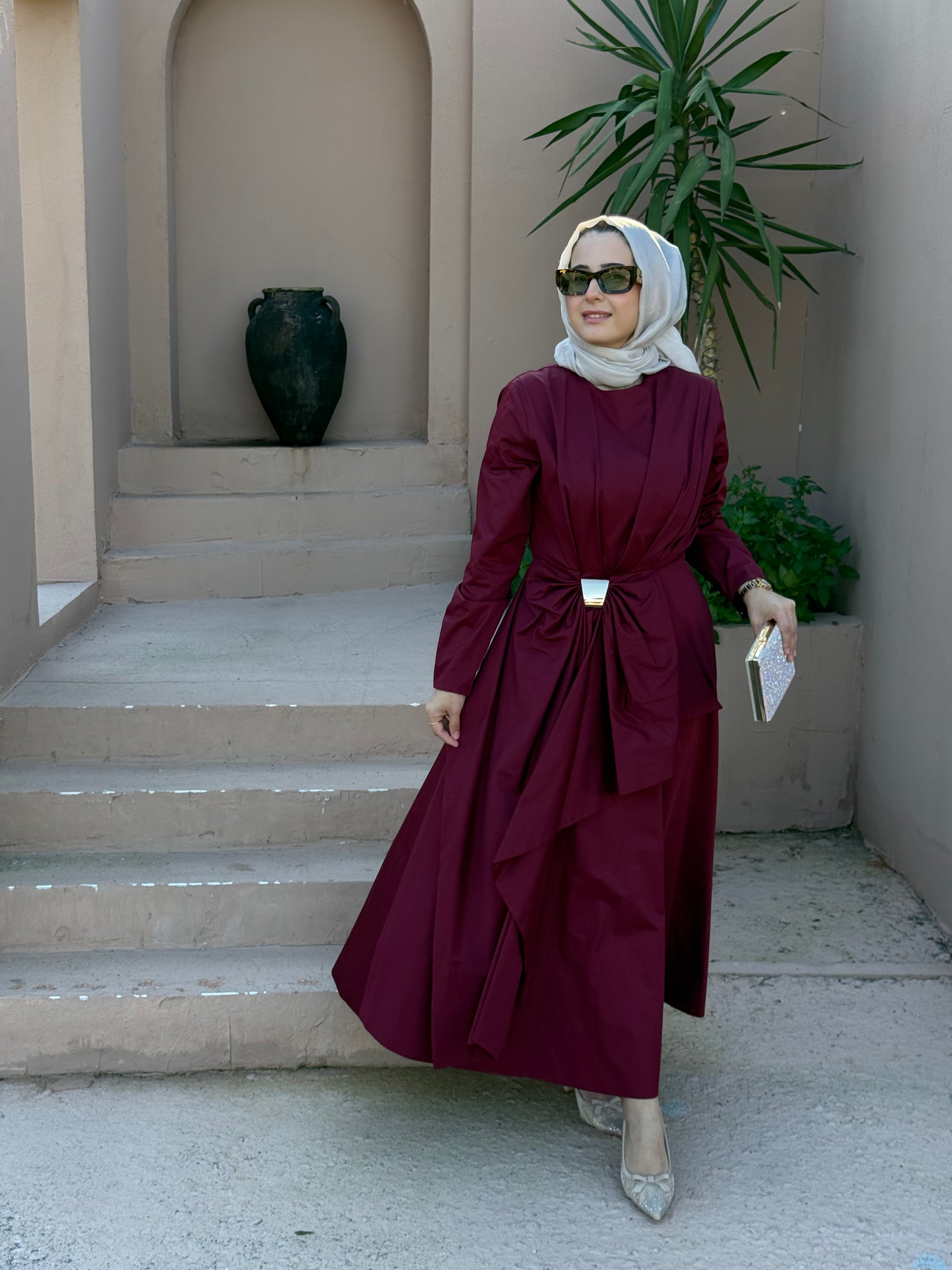 VUU  MARKA BORDO RENK GOLD AKSESUARLI ELBİSE