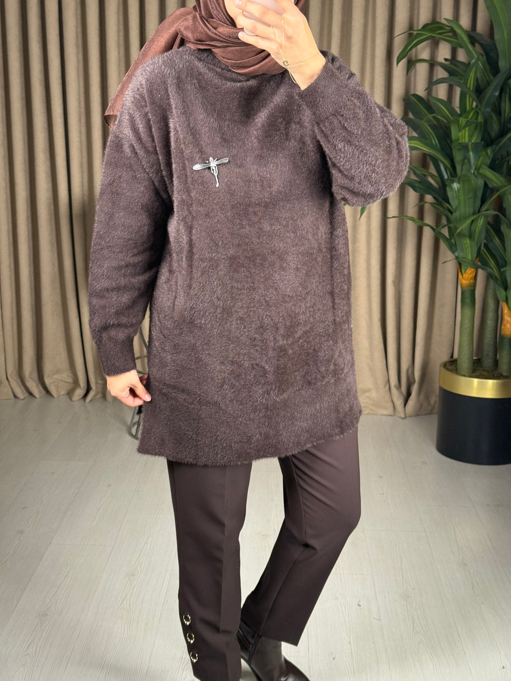 NUSS MARKA BROŞ DETAYLI  ANGORA KAZAK