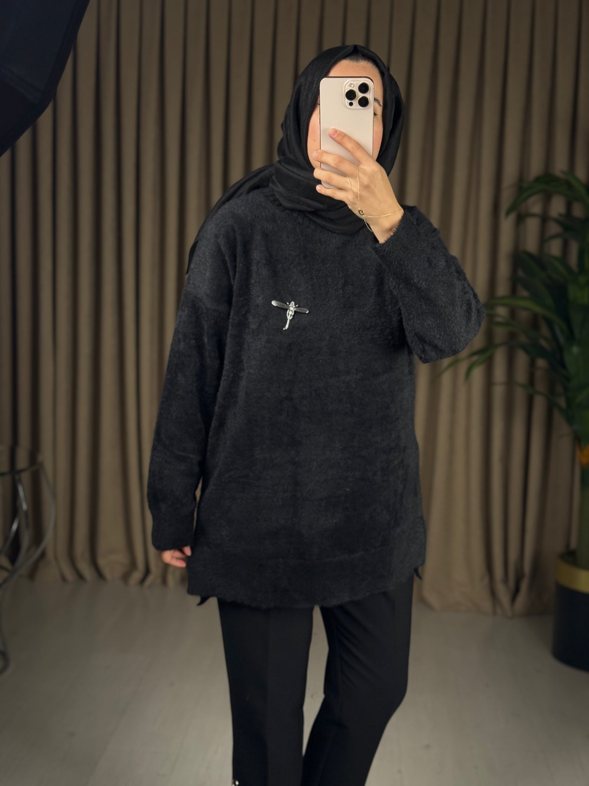 NUSS MARKA BROŞ DETAYLI  ANGORA KAZAK