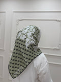 GUESS MARKA LOGOLU VE ÇİÇEK DESENLİ YEŞİL EŞARP