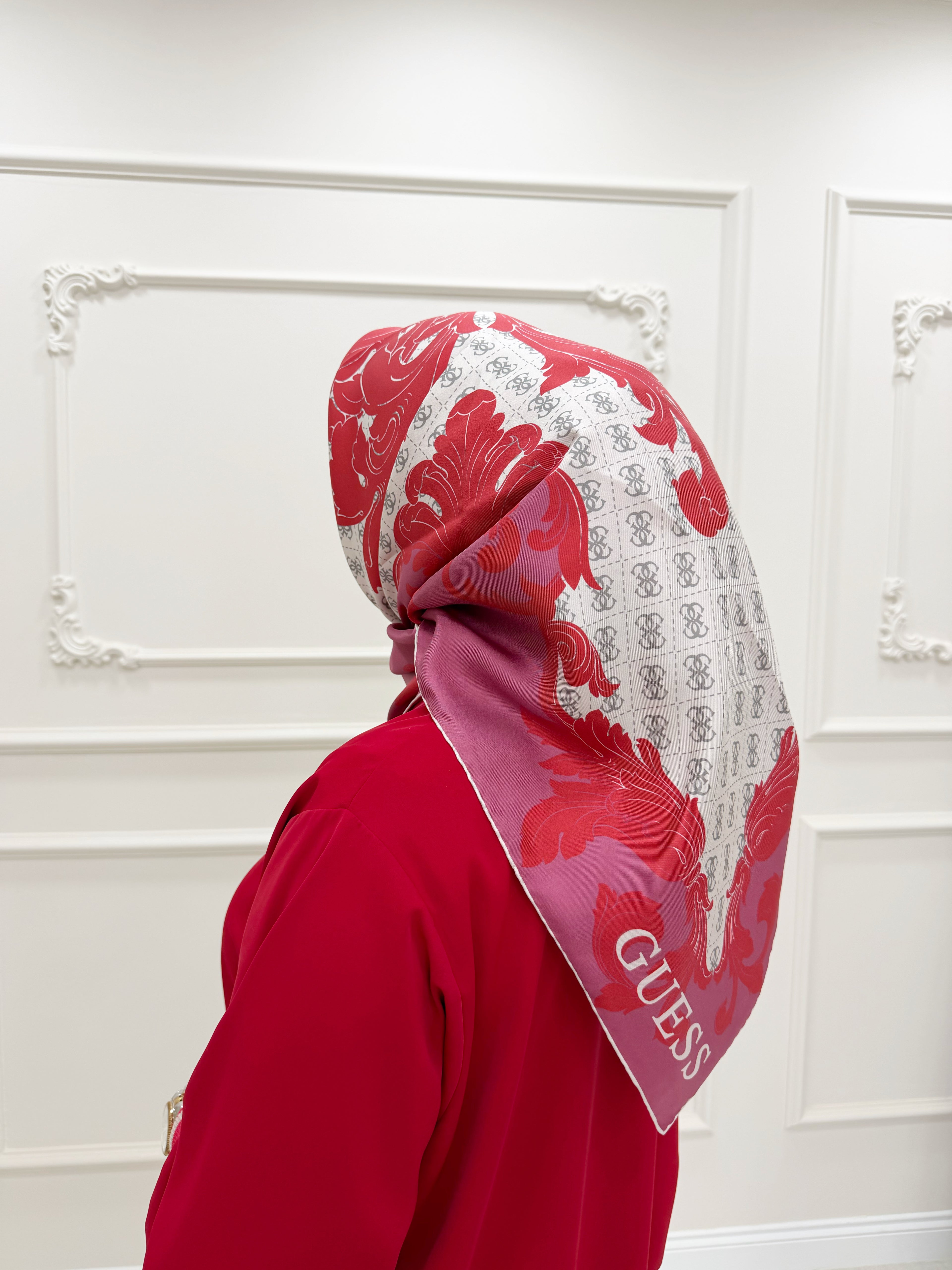 GUESS MARKA EŞARP